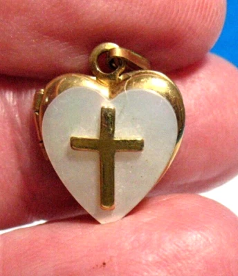 MEDALLÓN CORAZÓN MADREPERLA RELLENO DE ORO SANTA CRUZ 1,6 GRAMOS 10 X 12 MM Foto 1 de 3