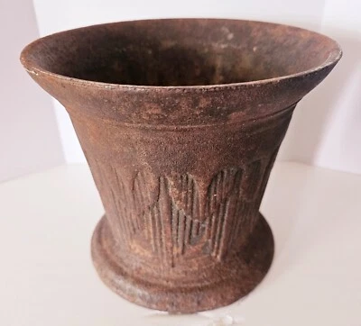 Antigua maceta Campana de hierro fundido pesado maceta urna jardín salvamento rústico Foto 1 de 4