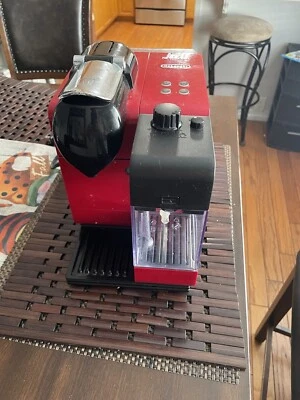 Máquina de café espresso DeLonghi Nespresso EN520R Foto 1 de 4