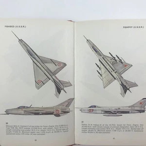 Aircraft Fighters Vintage 1967 Pocket Encyclopedia Attack & Training by Munson - Picture 1 of 7