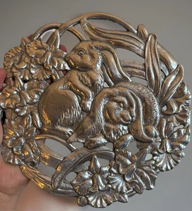 1995 Arthur Court Coniglietti Narcisi Fiori Sottopiano Appeso a Parete 8" PASQUA - Foto 1 di 4