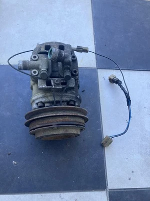 1986 Toyota Pickup 4runner 22RE AC Compressor OEM JAPAN USED Sold As Is - Image 1 of 4