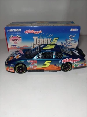 Carro de corrida Terry LaBonte Nacar #5 Kellogg's/Looney Tunes 2001 Monte Carlo fundido - Imagem 1 de 4