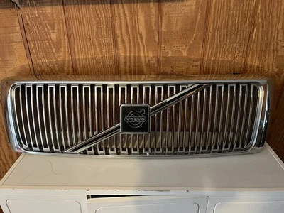 1995 - 1997 年沃尔沃 960 前格栅原始设备制造商,104 - 58636 — 第 1/4 张图片