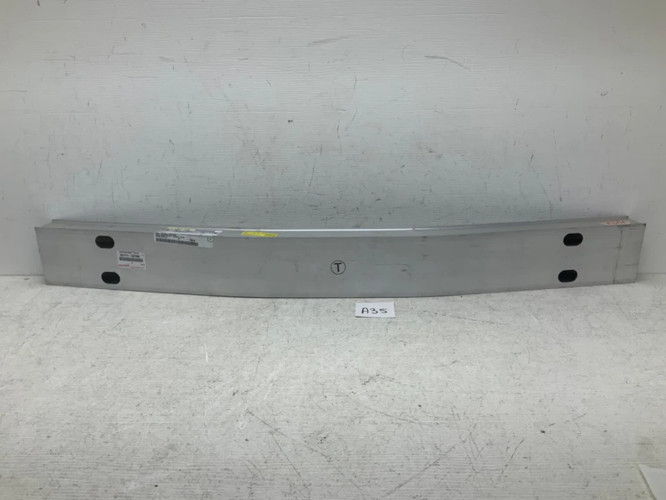 NEW 2012 2013 2014 -2019 Toyota Prius C Rear Bumper Reinforcement Impact Bar OEM Foto 1 de 4