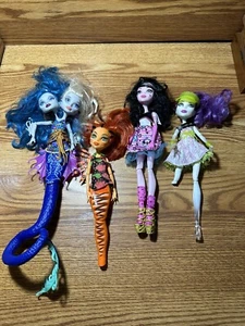 Muñeca Monster High Peri y Perla Serpentina + 3 Otros Lote Mixto - Imagen 1 de 7