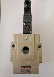 1PC NEW SMC Conductive three-way solenoid valve VG342R-5DZ-04 (DC24V) - Picture 1 of 1
