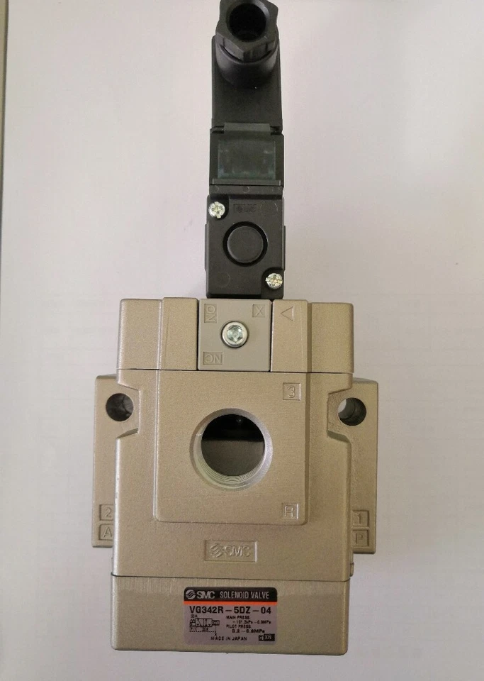 1PC  NEW  SMC Conductive three-way solenoid valve VG342R-5DZ-04 (DC24V) - Image 1 of 1