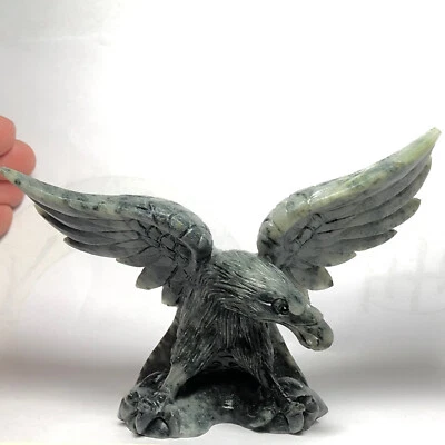 天然石英水晶簇矿物规格杜珊玉石手工雕刻鹰。 — 第 1/4 张图片