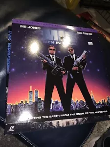 Men in Black Laserdisc: Deluxe Widescreen : Tommy Lee Jones, Will Smith - Picture 1 of 3