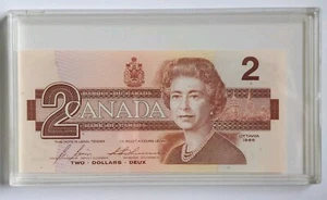1986 Issue Canada 2 Dollar Note of Queen Elizabeth II Crisp in Holder - Picture 1 of 2