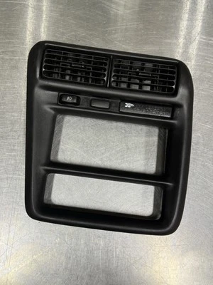 98-02 CHEVY CAMARO OEM RADIO TABLERO BISEL PANEL DE AJUSTE VENTILACIONES ESTÉREO Foto 1 de 4