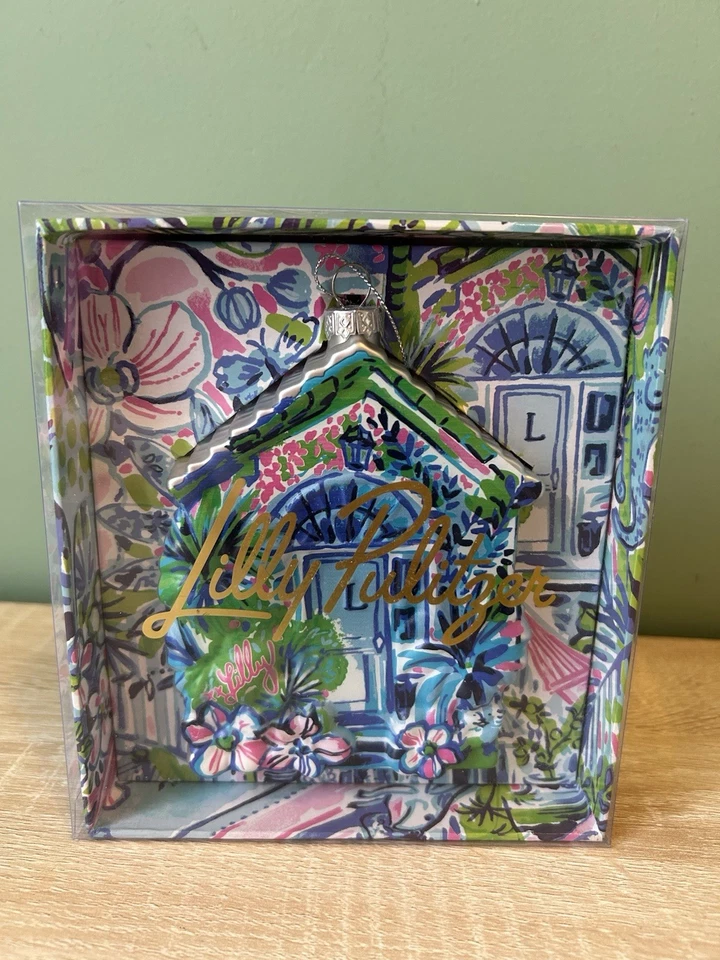 LILLY PULITZER ~ ADORNO DE VIDRIO DE NAVIDAD ~ CASA DE LILLY ~ NUEVO Caja Abierta Foto 1 de 4