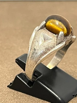 ENCANTADOR ANILLO DISEÑO SATINADO OJO DE TIGRE PLATA ESTERLINA talla 8,75 Foto 1 de 4