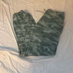 Athleta Girl Camo Jogger Pants Multicolor Size XL 28 in. Casual Drawstring - Picture 1 of 7