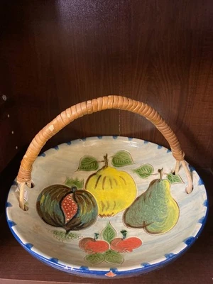 CORTE DE FRUTAS FIRMADO PUIGDEMONT CERÁMICA ESPAÑOLA DECORACIÓN FRUTAS ASA MI... - Imagen 1 de 4