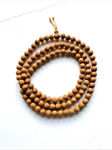 Collar Semilla Bodhi Japa Mala 108 con Hilo Amarillo Nepal - Imagen 1 de 9