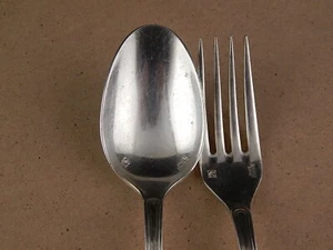 VINTAGE 1 CUCCHIAIO 1 FORCHETTA TAVOLA ARGENTATE BAGNO ARGENTO SANT'ANDREA - Imagen 1 de 7