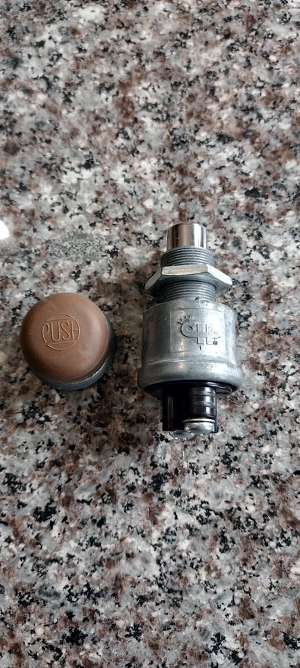 COLE HERSEE BW126 MOMENTARY PUSH BUTTON START SWITCH - Image 1 of 3