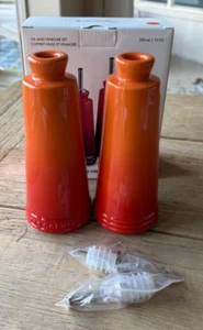 Le Creuset Stoneware Signature 10 oz Oil & Vinegar Set Flame Orange NEW NIB - Picture 1 of 8