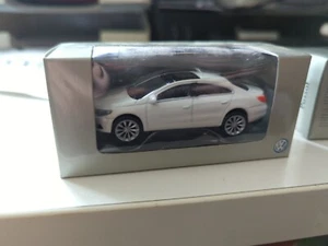 VW Passat 3 Inch Modellauto Weiß  - Bild 1 von 3