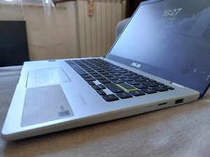 ASUS E410MA-BV037TS 14 pollici HD nano-edge Tastiera retroilluminata NumberPad2 - Foto 1 di 11