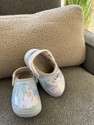 Босоножки без шнуровки Crocs X Disney Frozen II с флисовой подкладкой Elsa Little Kids C8 - Изображение 1 из 4