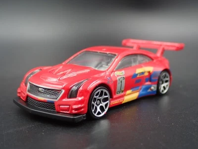 2016 16 CADILLAC Portabastoni Ats-V R Gara Rosso 1:64 Diorama Scala Modellino - Immagine 1 di 4