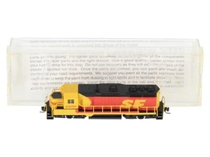 Micro-Trains 98101160 Z ATSF GP35 Powered Kodachrome Diesel Locomotive #2858 EX - Picture 1 of 12