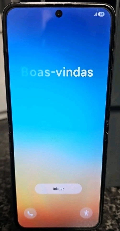 Samsung Galaxy Z Flip5 SM-F731B - 256GB - Graphite (63978) - Image 1 of 4