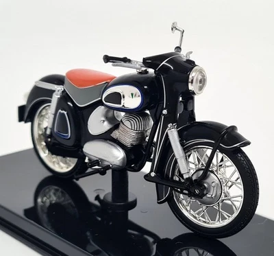 Atlas 1/24 DKW RT 175 VS 1952 + Plinth 9CM Scale Model Motorbike - Image 1 of 4