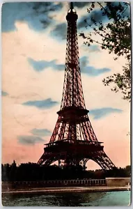 Cartolina postale anni 50 Parigi En Flanant La Tour Torre Eiffel Parigi Francia - Foto 1 di 2