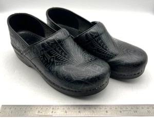Scarpe zoccoli DANSKO pelle nera lavorata floreale professionali donna 41 US 10 - Foto 1 di 17
