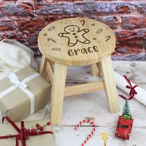 Personalisierter Kinder Weihnachtshocker aus Holz beliebiger Name Weihnachtsgeschenk für Kinder Baby - Bild 1 von 12