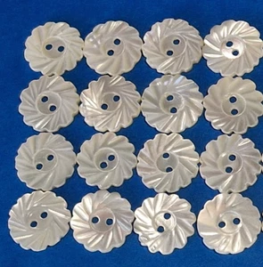 16 VINTAGE SHIMMERING SHELL MOTHER OF PEARL BUTTONS - CARVED FLOWERS 14MM - Picture 1 of 7