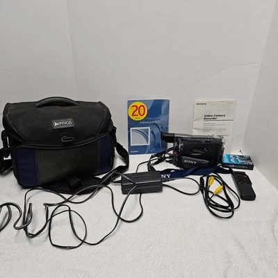 Sony CCD-TRV57 Handycam Vision Camera Recorder - Image 1 of 4