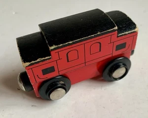 Brio kompatibler Holzeisenbahn roter Personenwagen - Bild 1 von 6