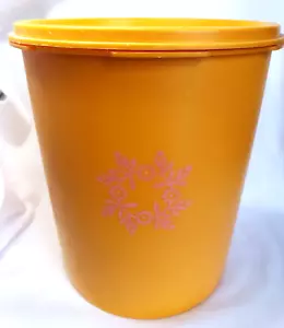 Tupperware Yellow Harvest Gold Canister with Servalier Lid 7 1/2" Tall # 807-2 - Picture 1 of 4