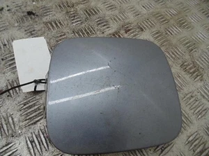 Mitsubishi Carisma Fuel Filler Flap Lid Cover Cap P/C U63 Mk2 1995-2004M - Picture 1 of 4