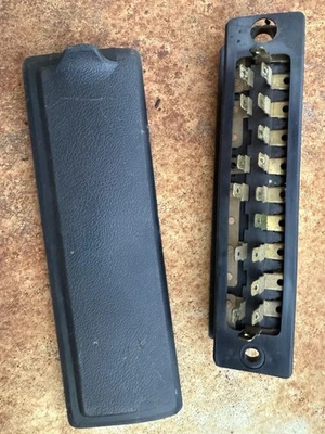 Caja de fusibles con tapa Mazda RX2 Foto 1 de 2