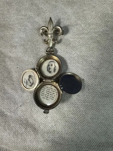 Vintage Coro Fleur-De-Lis 4 Picture Silver Tone Brooch Pin Locket Ornate Star - Picture 1 of 17