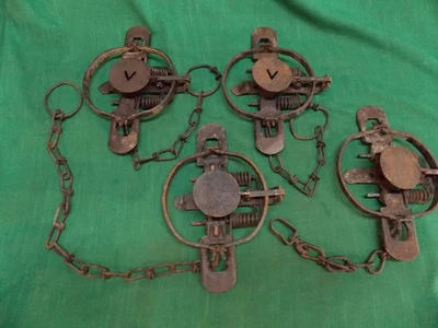 Lot of 4 vintage VICTOR 1 1/2 coil spring animal traps - Image 1 of 4