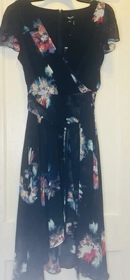 DKNY Size 14 Navy Flutter Sleeve Floral V-Neck Tie-Belt Hi-Low Chiffon Dress - Image 1 of 4