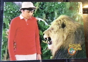 Tarjeta coleccionable Gilligan’s Island #15 Gilligan-Animals On The Island - Imagen 1 de 3