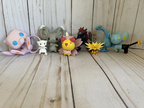 Pokemon Figure Lot : Mew Zoroark Zapdos Shinx Manaphy Cherrim Minccino Cover