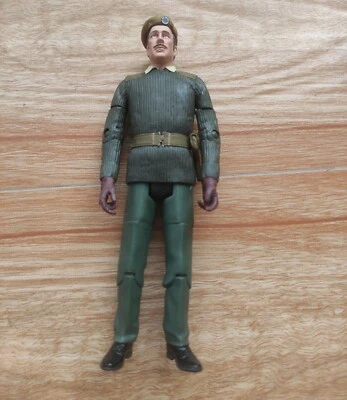 Figura de acción Doctor Who Brigadier Lethbridge Stewart Claws of Axos U.N.I.T 5" Foto 1 de 4