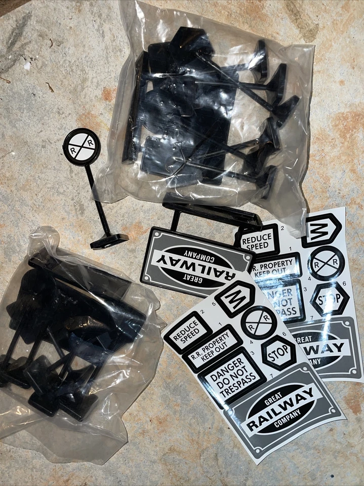 Eztec G Gauge SANTA FE EXPRESS Train Set Road Signs New - Image 1 of 1