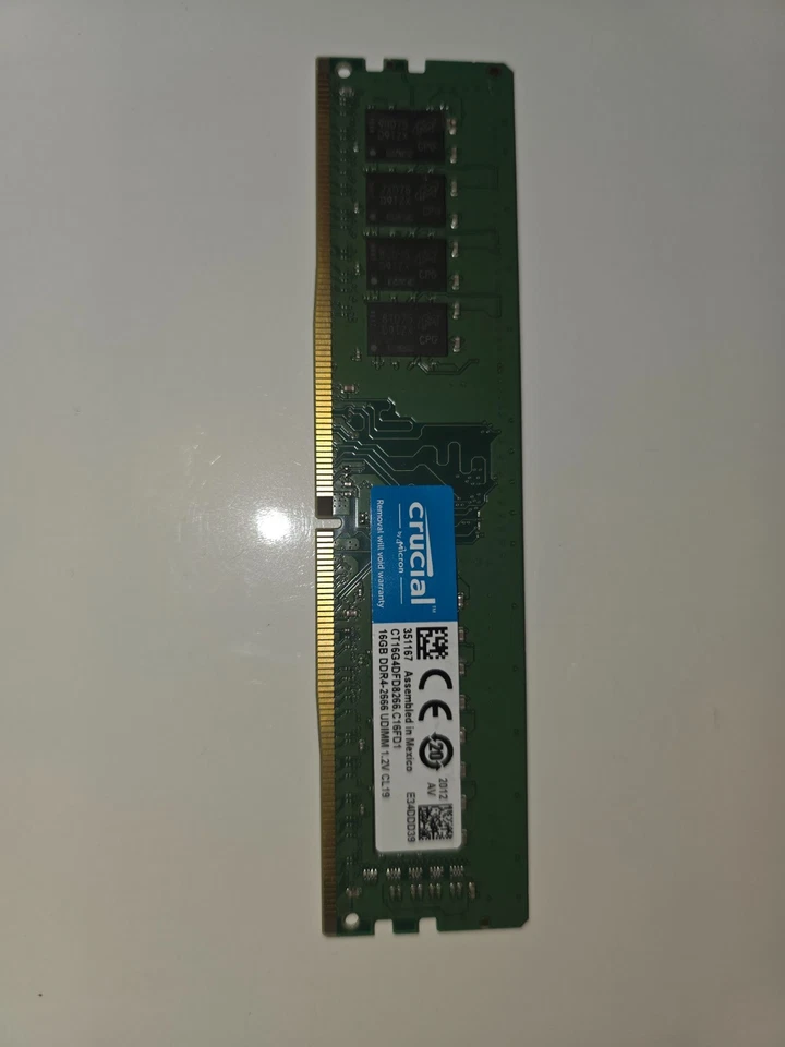 Crucial 16 GB DDR4 2666 MHz PC4-21300 Escritorio UDIMM Memoria RAM CT16G4DFD8266 Foto 1 de 1