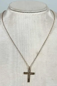 Antiguo collar colgante de cruz de oro victoriano de 9 quilates con cierre de barril de cadena de 9 quilates - Imagen 1 de 5