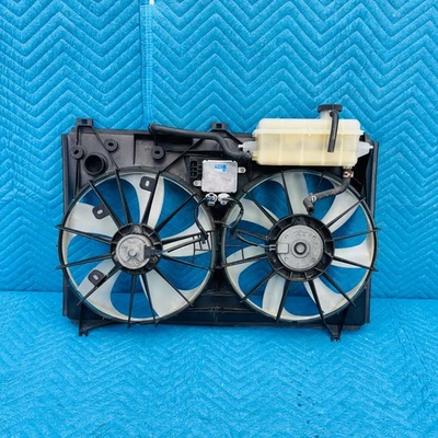 07–09 Conjunto de ventilador de refrigeración Lexus LS460 con depósito OEM 8925730070 4227502101 Foto 1 de 4
